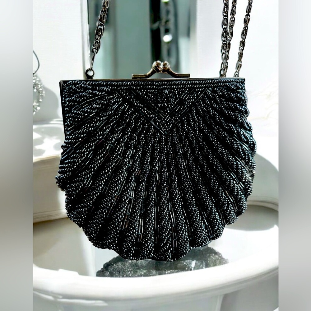 La Regale vintage black hand beaded shell purse - Picture 6 of 10
